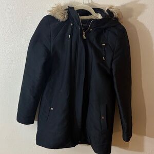 Elegant Black Hooded Puffer Jacket with Fur Trim